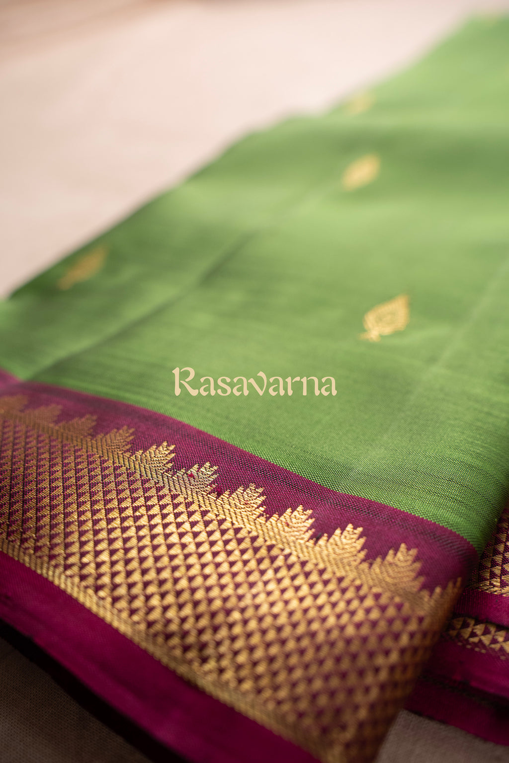 Parrot Green Pure Silk Kanchipuram Pattu Saree with Magenta Border