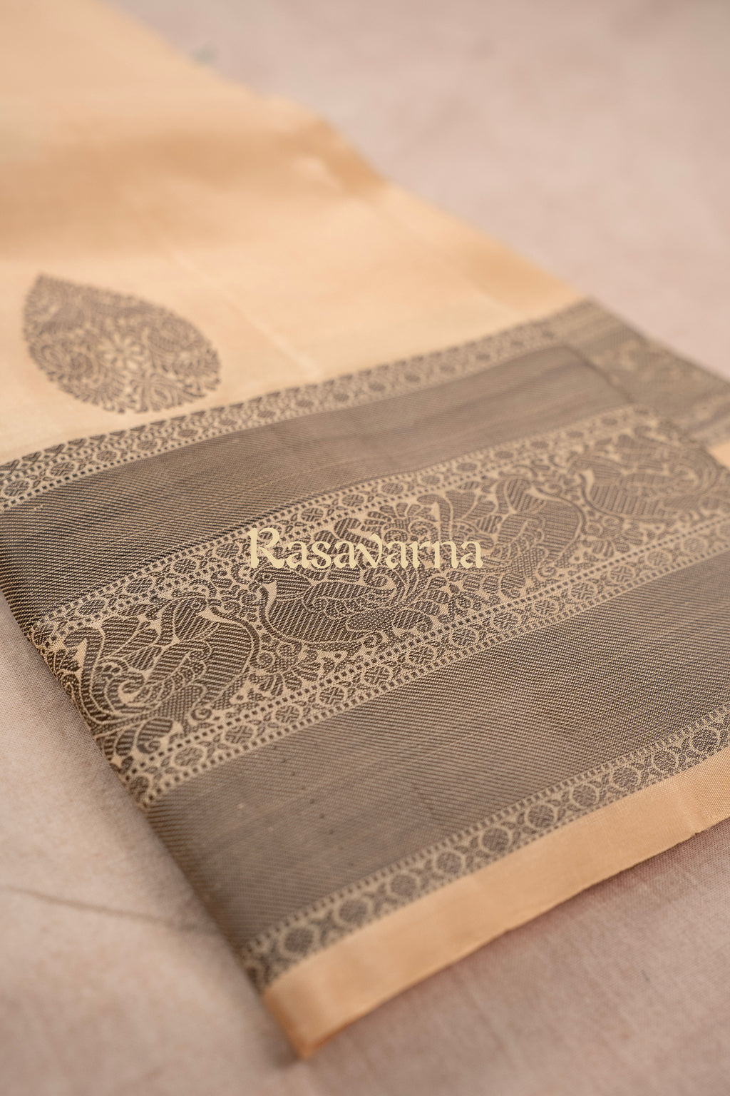 Beige Pure Silk Kanchipuram Pattu Saree with Beige Border