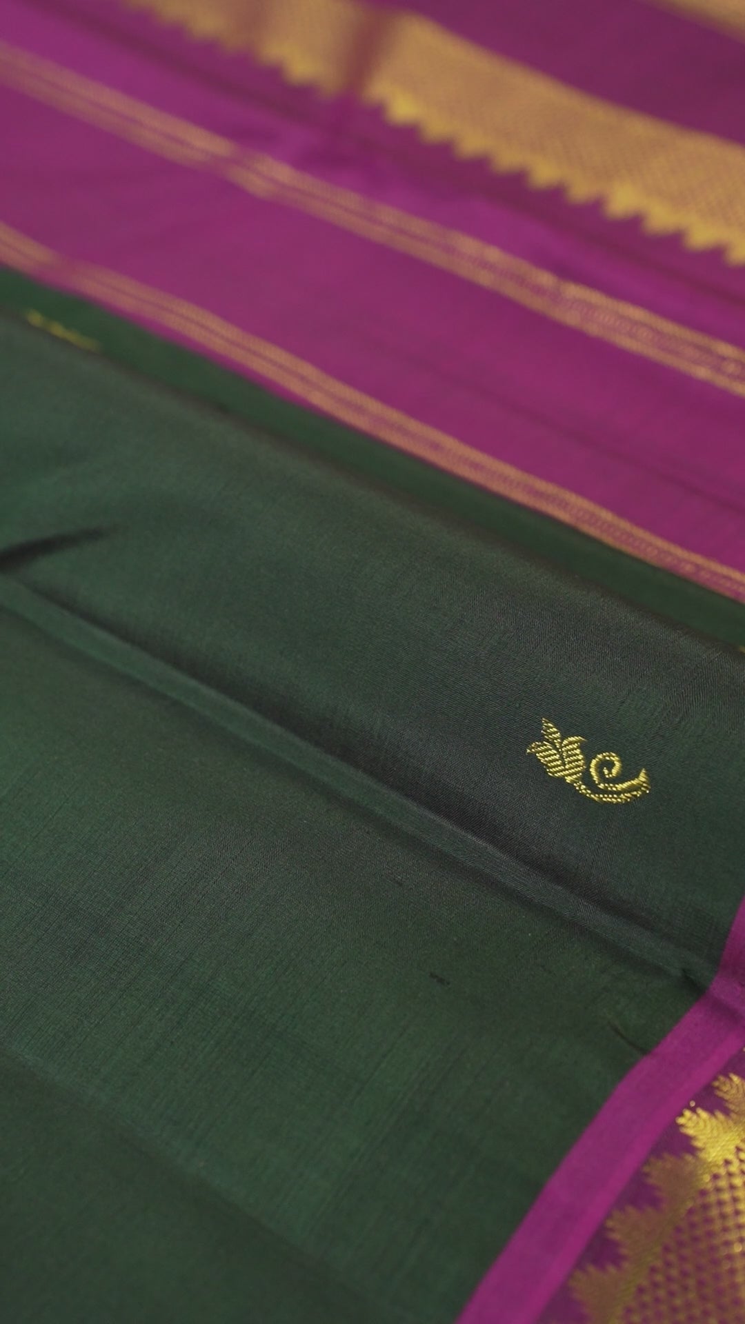 Dark Green Pure Silk Kanchipuram Pattu Saree with Onion Red Border
