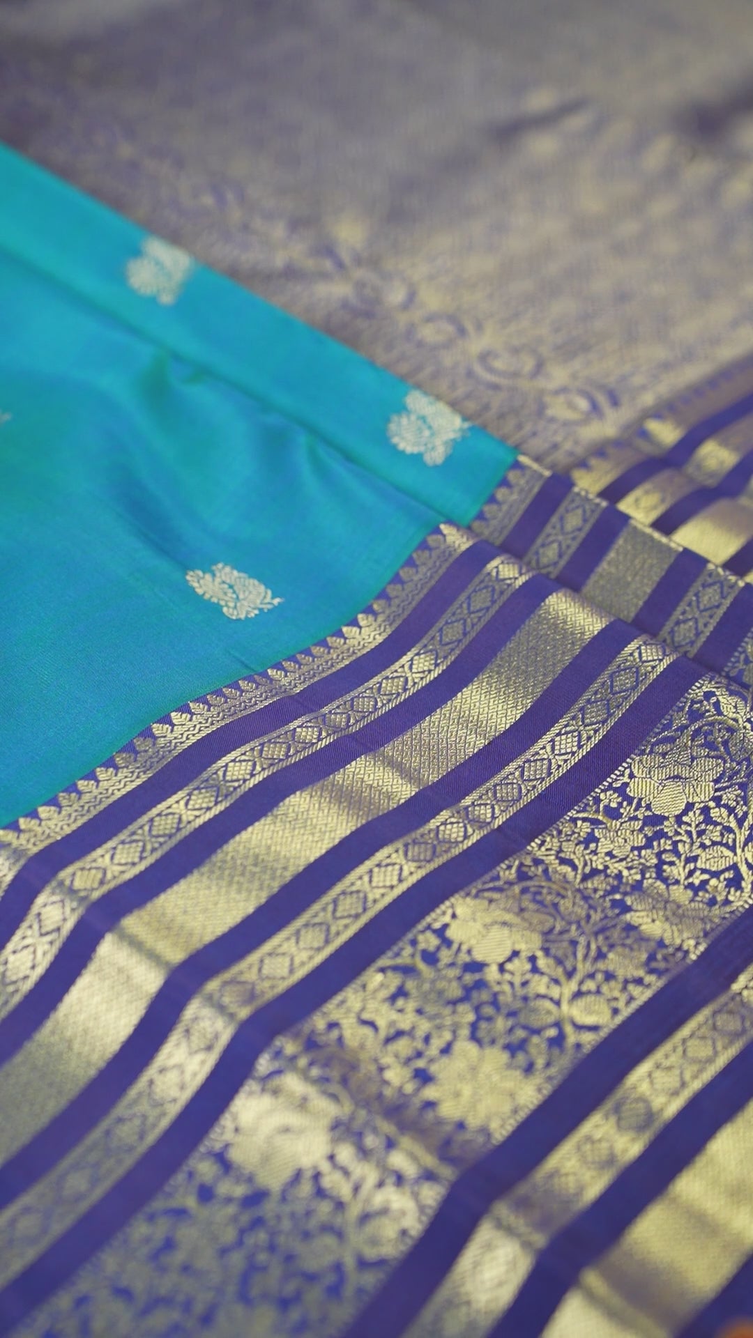 Peacock Blue Pure Silk Kanchipuram Pattu Saree with Navy Blue Border