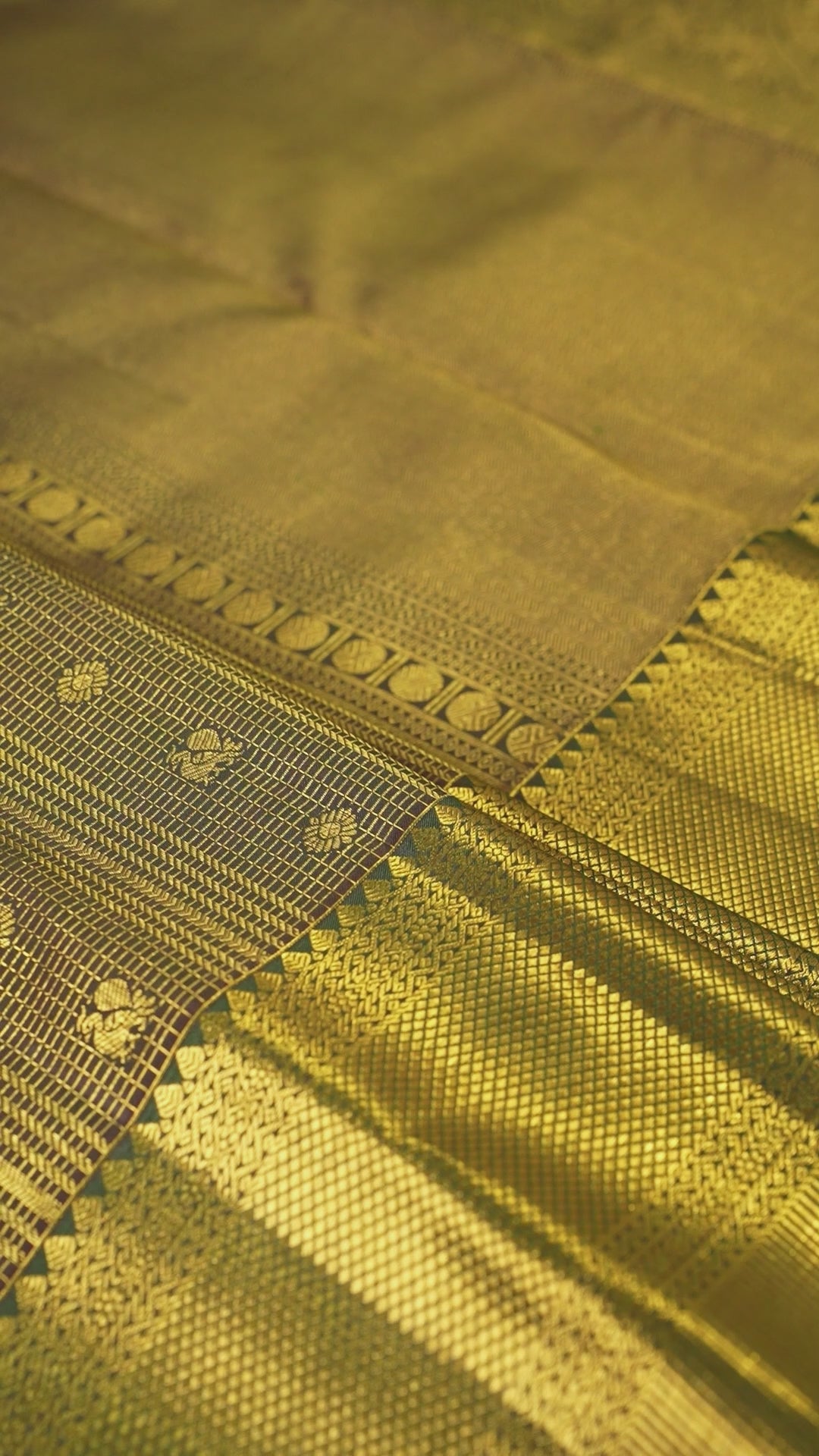 Bottle Green Pure Silk Kanchipuram Pattu Saree with Bottle Green Border